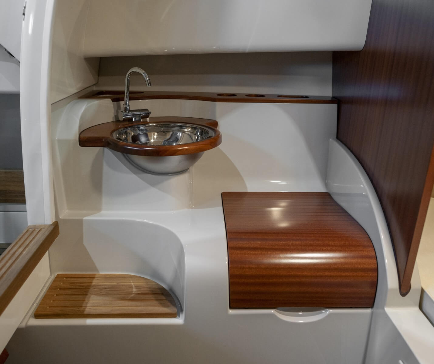 T28-sink-toilet-storage-design@2x
